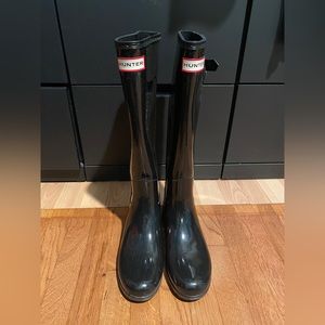 Hunter boots in black only worn once.